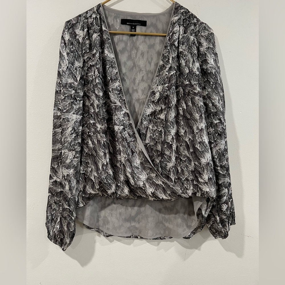 WHBM Faux Metallic Top Womens Sz 6 Surplice
Blouse Feathers print Bling Silver
